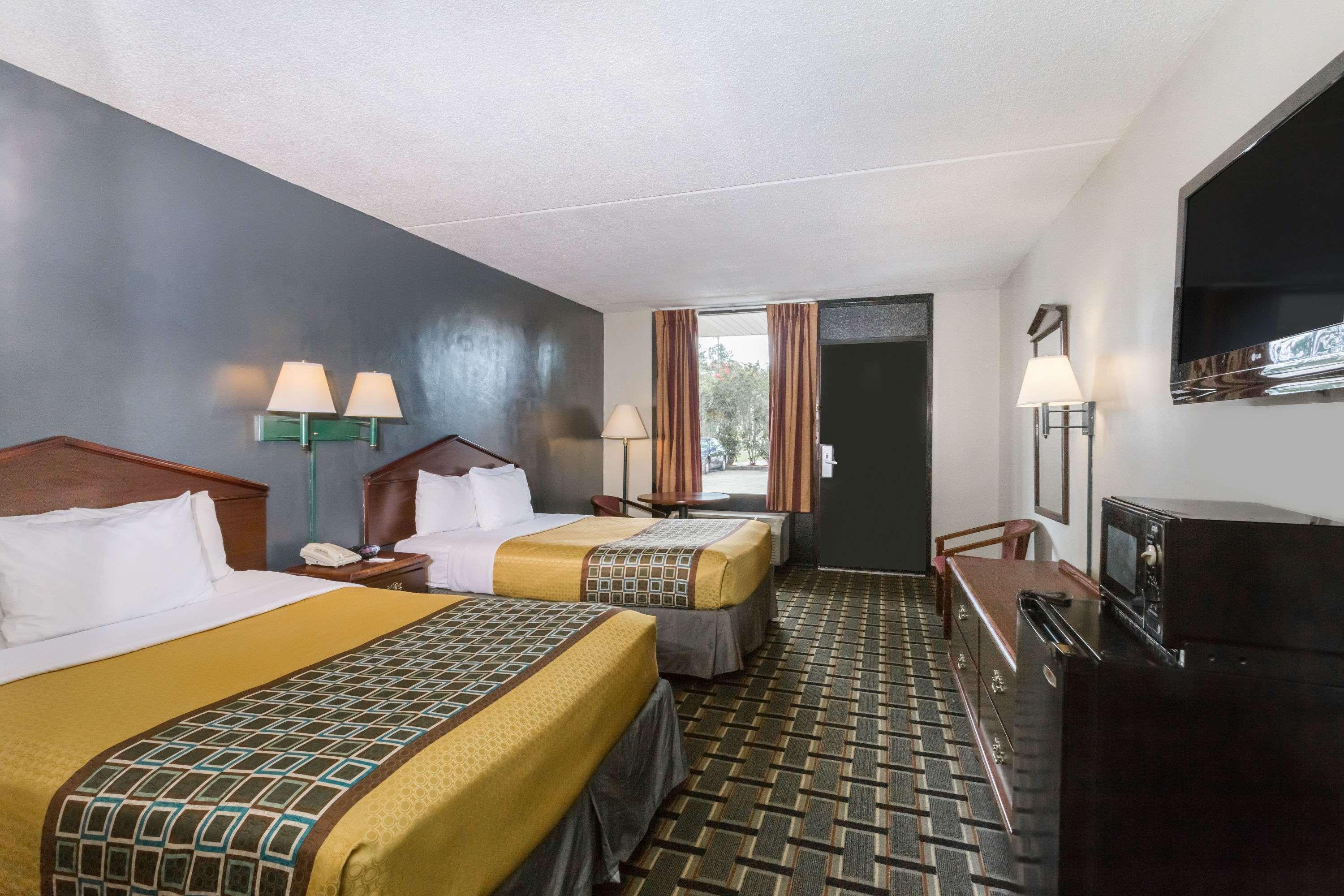 Travelodge By Wyndham Savannah Area/Ричмънд Хил Екстериор снимка