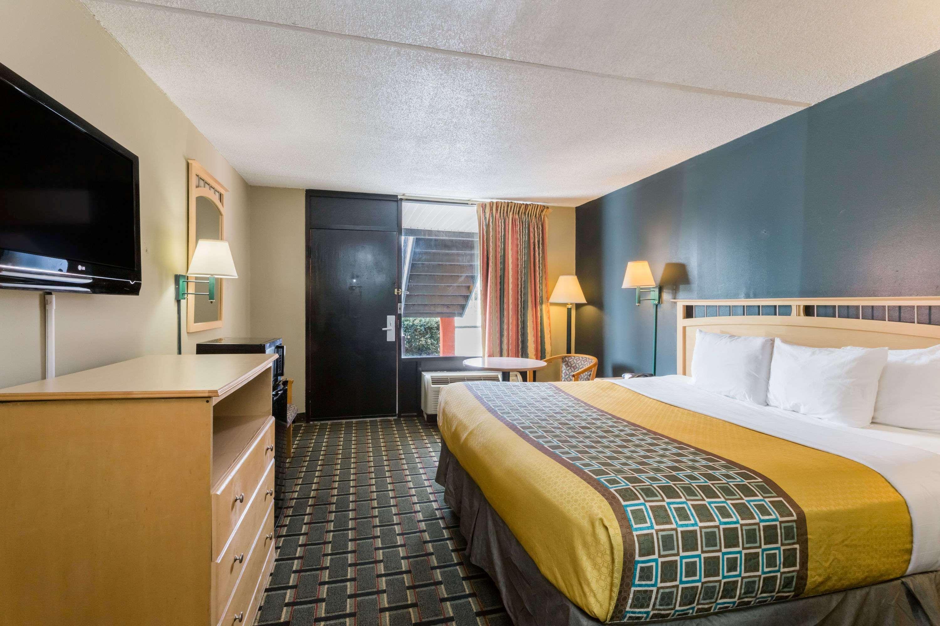 Travelodge By Wyndham Savannah Area/Ричмънд Хил Екстериор снимка