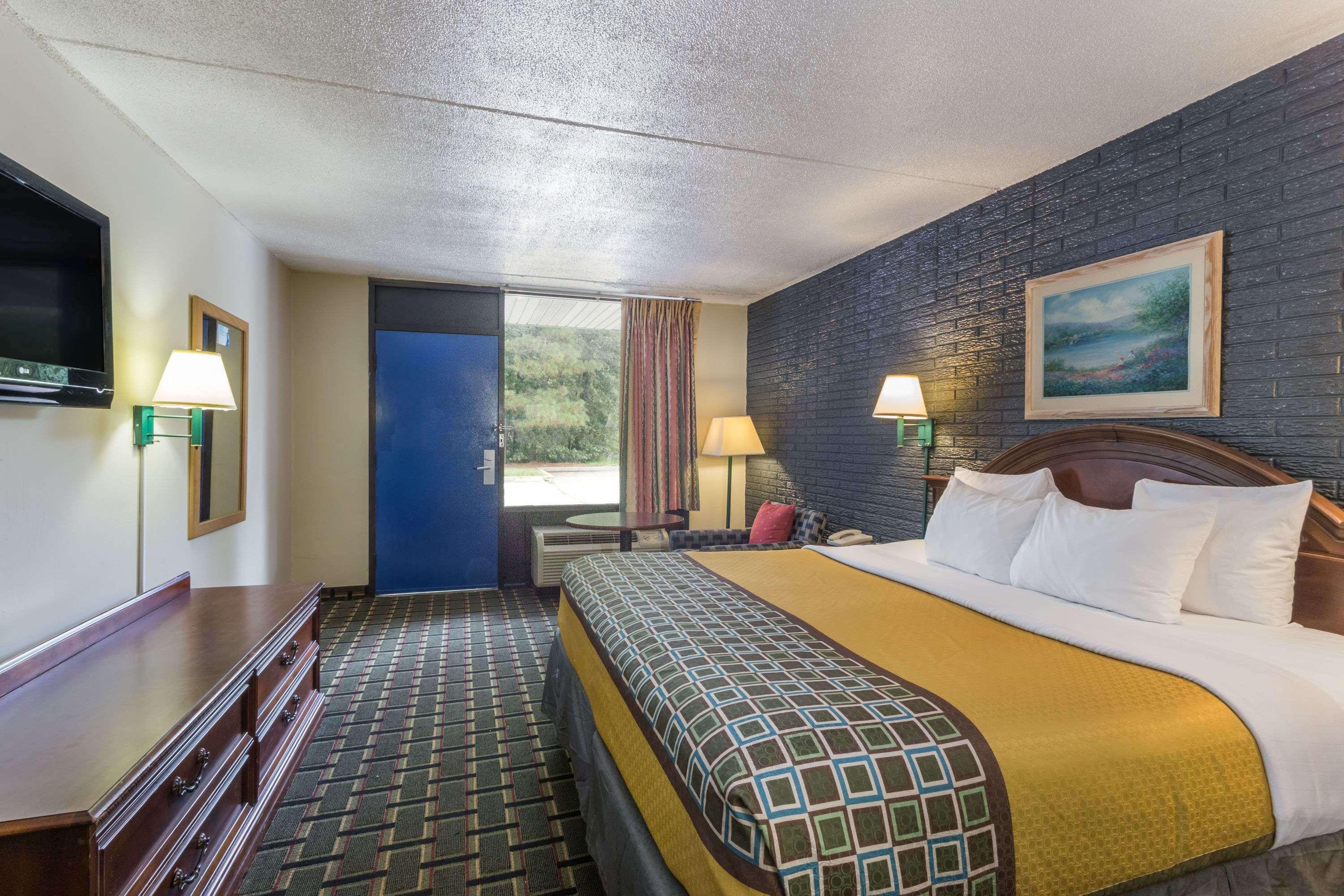 Travelodge By Wyndham Savannah Area/Ричмънд Хил Екстериор снимка