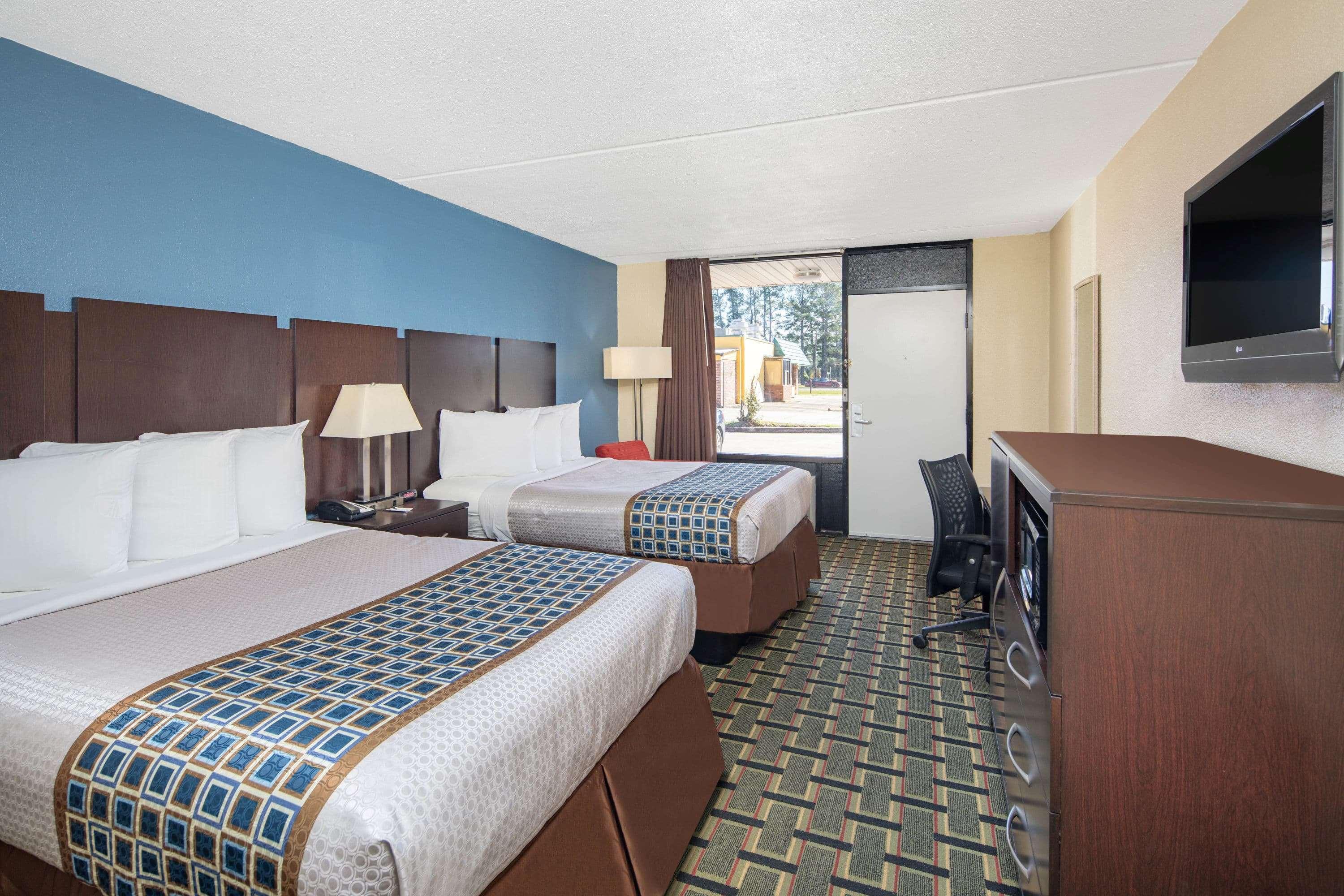 Travelodge By Wyndham Savannah Area/Ричмънд Хил Екстериор снимка