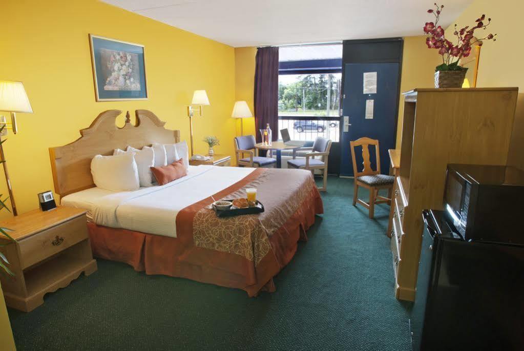 Travelodge By Wyndham Savannah Area/Ричмънд Хил Екстериор снимка