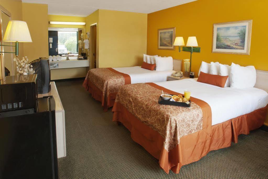 Travelodge By Wyndham Savannah Area/Ричмънд Хил Стая снимка