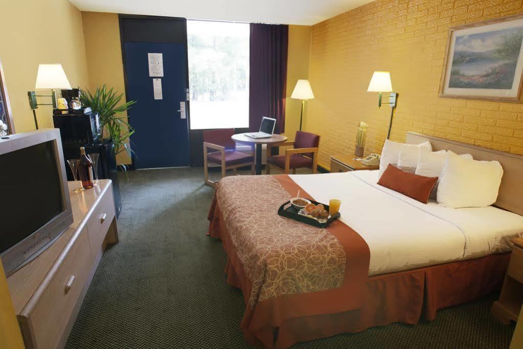 Travelodge By Wyndham Savannah Area/Ричмънд Хил Екстериор снимка